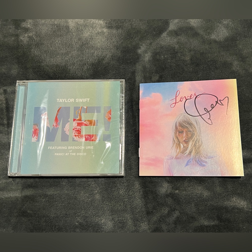 Taylor Swift Signed Lover Booklet W/ ME! Single